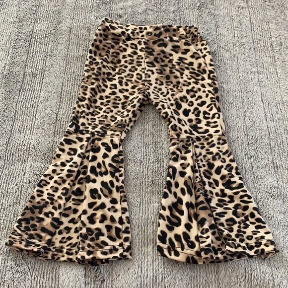 Toddler Girls Ruffle Top and Leopard Pants - Picture 2 of 6